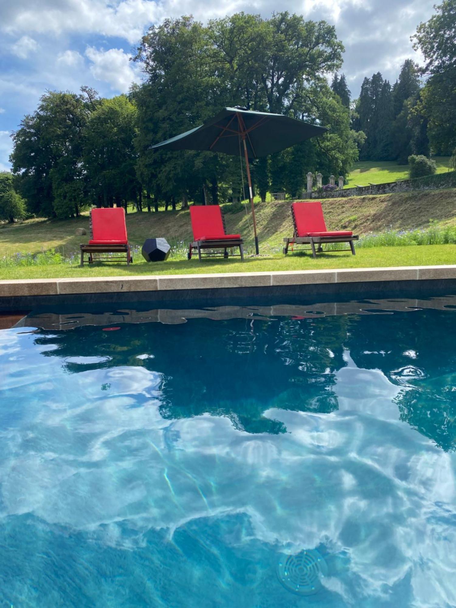 Domaine De Montmery Sa Piscine Son Jardin Ses Espaces Ambazac Eksteriør billede
